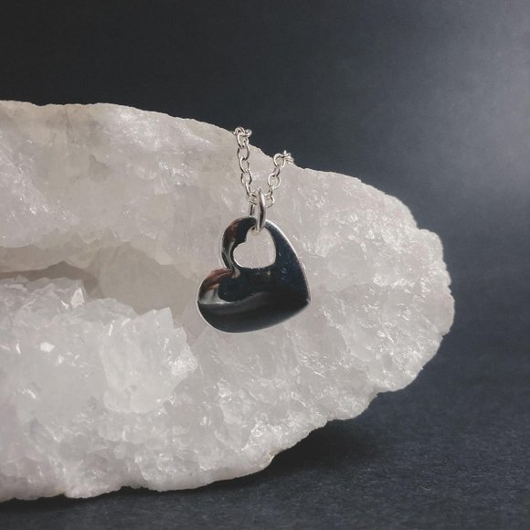 Avon Valentine's Cutout Heart Charm Chain Necklace - Picture 2 of 6